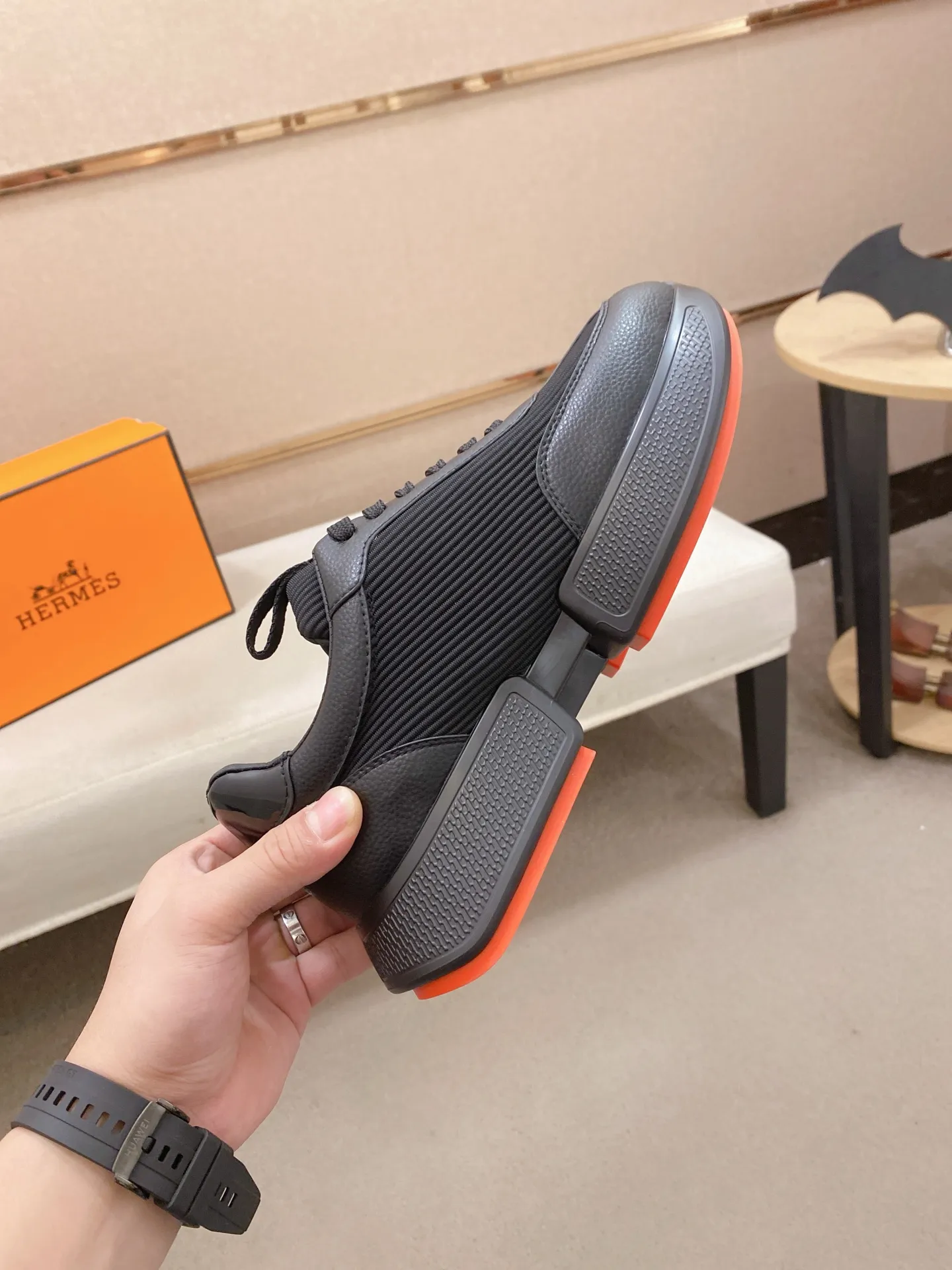 Ex-factory price: 460💰《HERMES》【Classic original single version】Hermès; top 🔝purchasing agent🔍🔍men's latest 🇺🇸 counter sales simultaneously, imported from Italy original ▲▲cowhide ▲▲ (high-end, nobility, class) ) Exquisite workmanship (Italian 🇮🇹 imported water-dyed 🐂 cowhide lining) sole: original sole provided by the original factory, ⚠️exclusive double-layer activity·TPR·rubber·combined molded outsole; super comfortable·wear-resistant·non-slip·environmental protection The real thing is more beautiful if you take the real thing (high quality, follow the order). You can enter and exit the counter at will * Number of yards: 38-44 (45 can be customized and cannot be returned or exchanged)